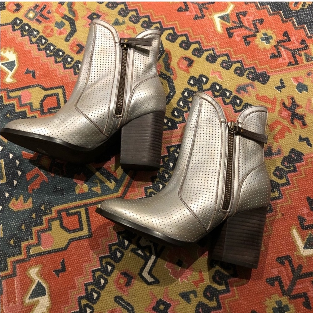 ANTHROPOLOGIE SEYCHELLES AROUND THE WORLD BOOTS - Picture 6 of 8